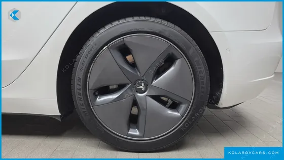TESLA MODEL 3 LONG RANGE AWD