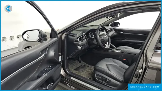 TOYOTA CAMRY 2.5 XLE HYBRID