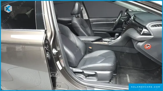 TOYOTA CAMRY 2.5 XLE HYBRID
