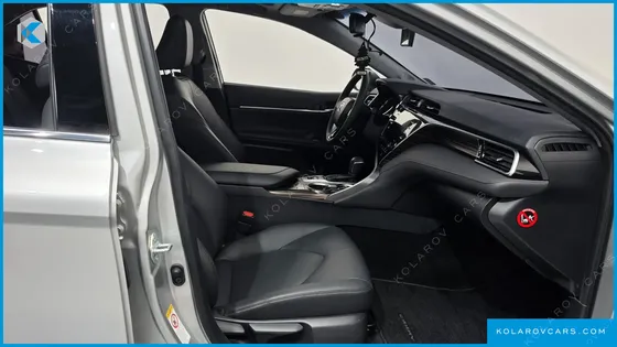 TOYOTA CAMRY 2.5 XLE HYBRID
