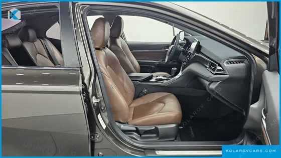 TOYOTA CAMRY 2.5 LE HYBRID
