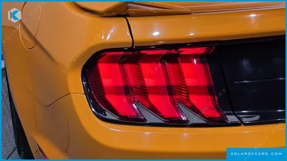 FORD MUSTANG COUPE