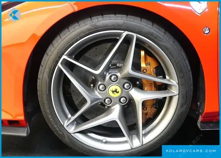 FERRARI F8 3.9 V8
