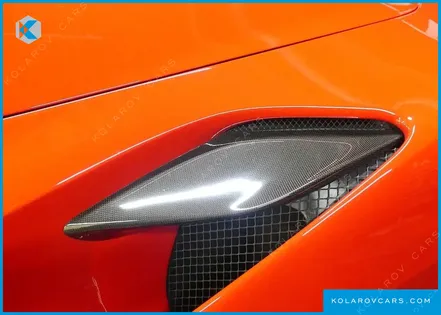 FERRARI F8 3.9 V8
