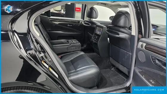 LEXUS LS 5-SEATS OTTOMAN