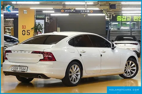 VOLVO S90 T5 MOMENTUM