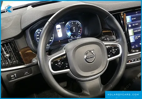 VOLVO S90 T5 MOMENTUM