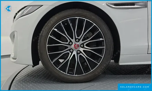 JAGUAR XE D180 R-DYNAMIC S