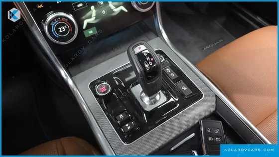 JAGUAR XE D180 R-DYNAMIC S