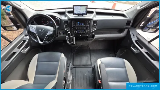 HYUNDAI SOLATI 15-SEATER