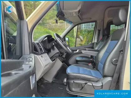 HYUNDAI SOLATI 15-SEATER