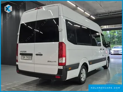 HYUNDAI SOLATI 15-SEATER