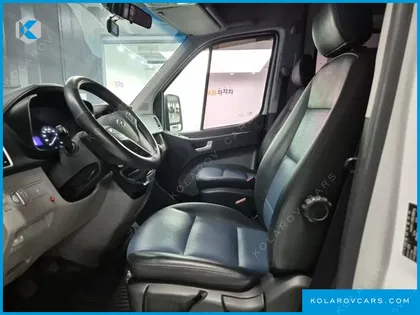 HYUNDAI SOLATI 15-SEATER