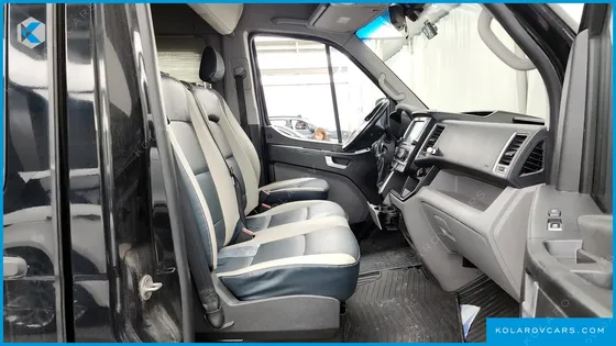 HYUNDAI SOLATI 11-SEATER