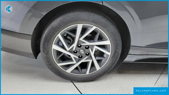 HYUNDAI GRANDEUR 2,5 GASOLINE 2WD