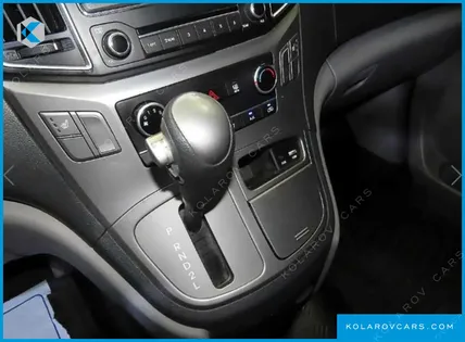 HYUNDAI STAREX VAN 3-SEATER LPI