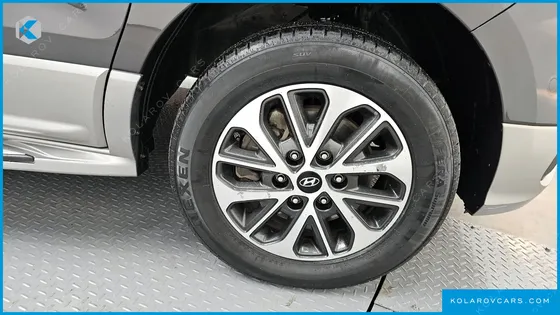 HYUNDAI STAREX 4WD URBAN 9-SEATER