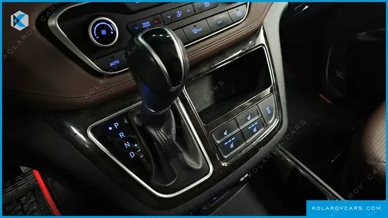 HYUNDAI STAREX 4WD URBAN 9-SEATER