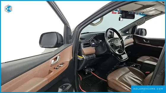 HYUNDAI STAREX 4WD URBAN 9-SEATER