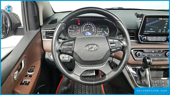 HYUNDAI STAREX 4WD URBAN 9-SEATER