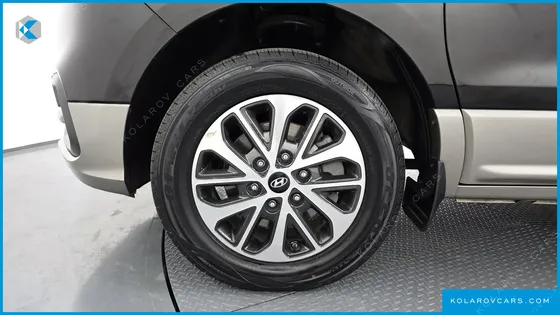 HYUNDAI STAREX 4WD URBAN 9-SEATER