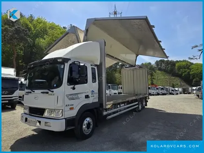HYUNDAI MEGA TRUCK GOLD