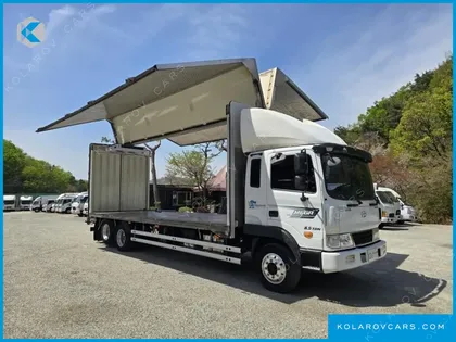 HYUNDAI MEGA TRUCK GOLD