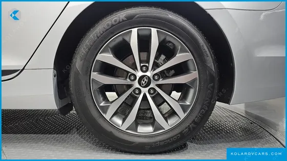 HYUNDAI GRANDEUR HG240 LUXURY