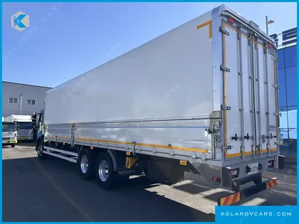 VOLVO CARGO TRUCK 6X4