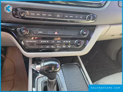 KIA CARNIVAL GASOLINE 9-SEATER NOBLESSE