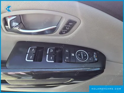 KIA CARNIVAL GASOLINE 9-SEATER NOBLESSE