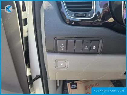 KIA CARNIVAL GASOLINE 9-SEATER NOBLESSE