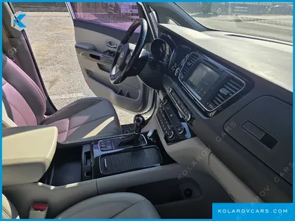 KIA CARNIVAL GASOLINE 9-SEATER NOBLESSE