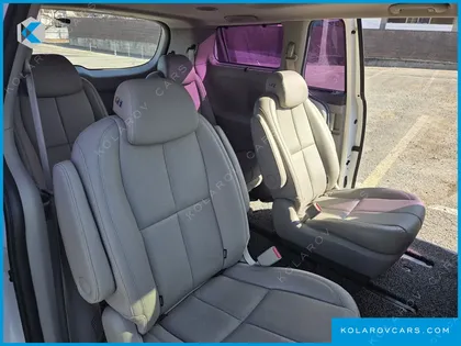 KIA CARNIVAL GASOLINE 9-SEATER NOBLESSE