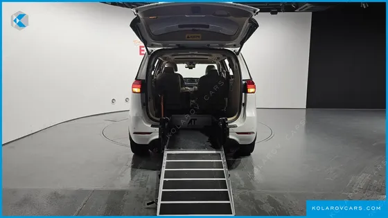 KIA CARNIVAL 6-SEATER WHEELCHAIR LIFT