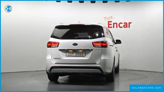 KIA CARNIVAL 9-SEATER LUXURY
