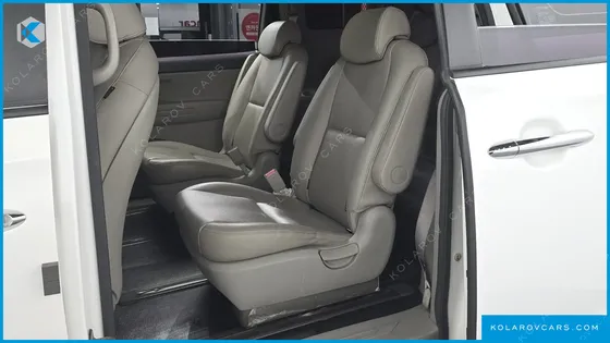 KIA CARNIVAL 9-SEATER LUXURY