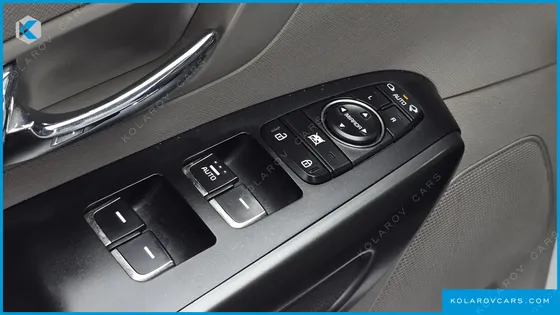 KIA CARNIVAL 9-SEATER LUXURY