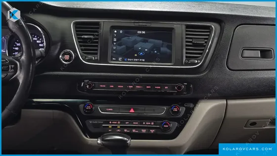 KIA CARNIVAL 9-SEATER LUXURY