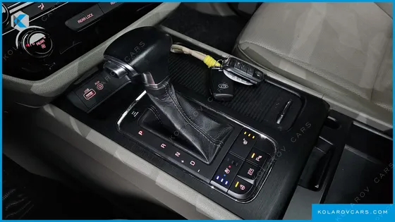 KIA CARNIVAL 9-SEATER LUXURY