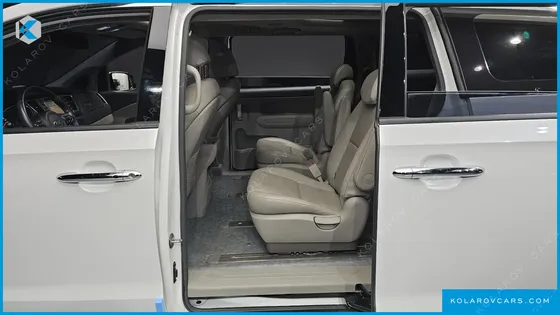 KIA CARNIVAL 9-SEATER LUXURY