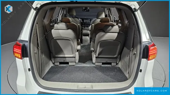 KIA CARNIVAL 9-SEATER LUXURY