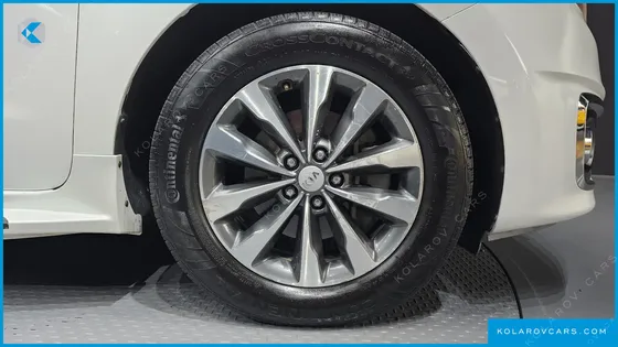 KIA CARNIVAL 9-SEATER LUXURY