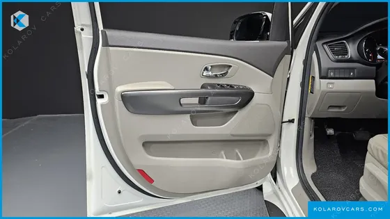 KIA CARNIVAL 9-SEATER LUXURY