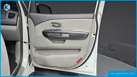KIA CARNIVAL 9-SEATER LUXURY