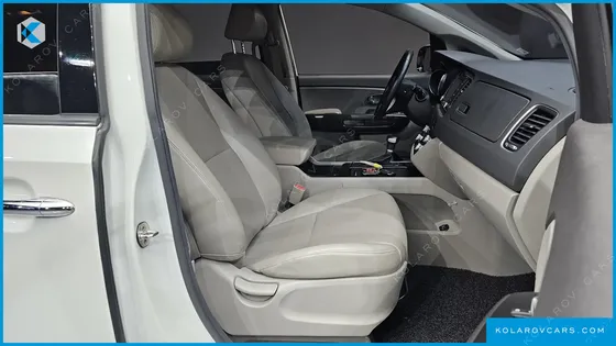 KIA CARNIVAL 9-SEATER LUXURY