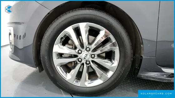 KIA CARNIVAL GASOLINE 9-SEATER NOBLESSE