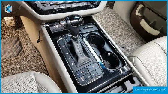 KIA CARNIVAL GASOLINE 9-SEATER NOBLESSE