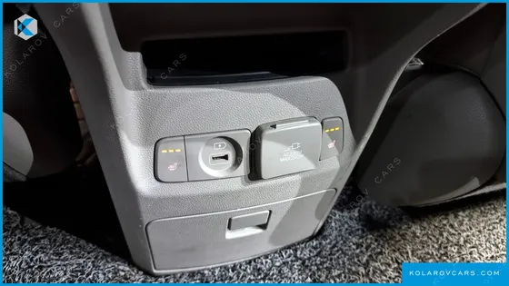 KIA CARNIVAL GASOLINE 9-SEATER NOBLESSE