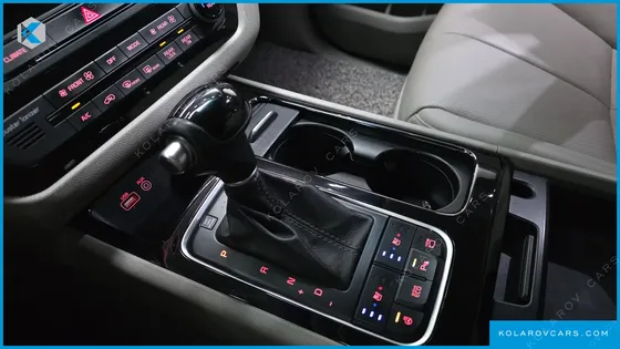 KIA CARNIVAL 9-SEATER NOBLESSE
